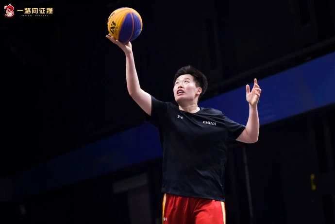 老年篮球爱好者如何练习控卫技巧_1